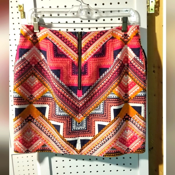Merona pink/orange,  blue, multi colored skirt.Zip back, has pockets. - Picture 1 of 3